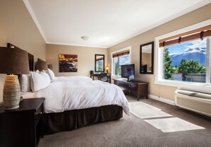 Premium bedding, pillowtop beds, in-room safe, individually decorated - Regent Hotel (Revelstoke)