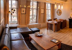 Apartment, 2 Bedrooms, Canal View (Rembrandt van Rijn) | Living area