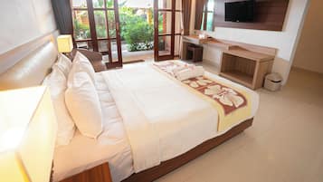Quarto luxo, terraço, vista para o jardim (Deluxe Garden Terrace) | Cofres nos quartos, escrivaninha, Wi-Fi de cortesia, roupa de cama