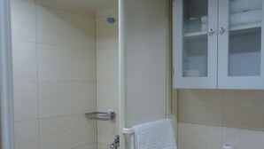 Bathroom - ezBookers - Fuxing 126 (Taipei)
