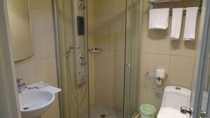 Bathroom - ezBookers - Fuxing 126 (Taipei)
