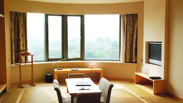 Boutique Suite | Living room