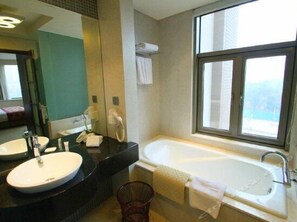 Bathroom - Forte Hotel Shanghai (Shanghai)