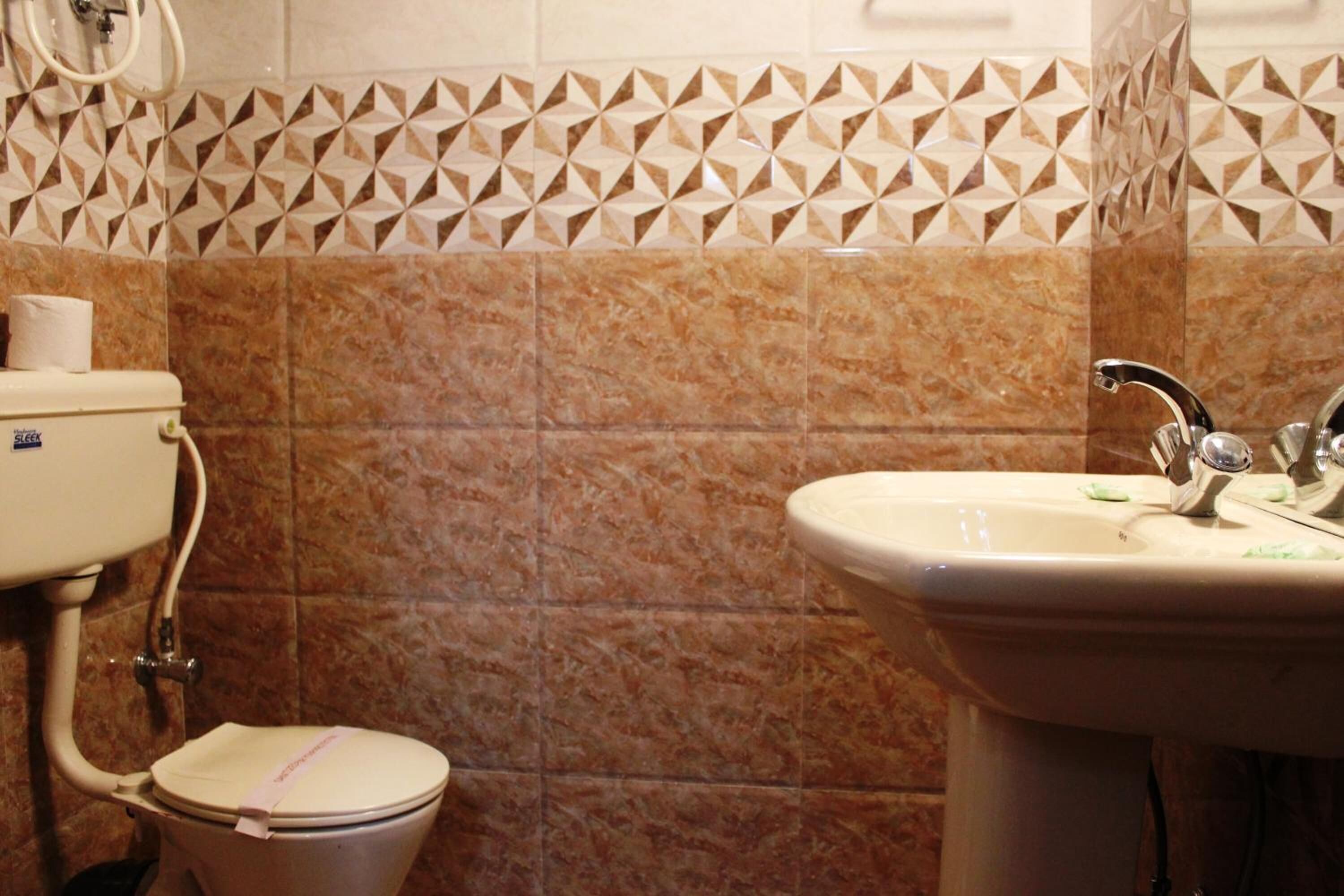 shower, free toiletries, towels