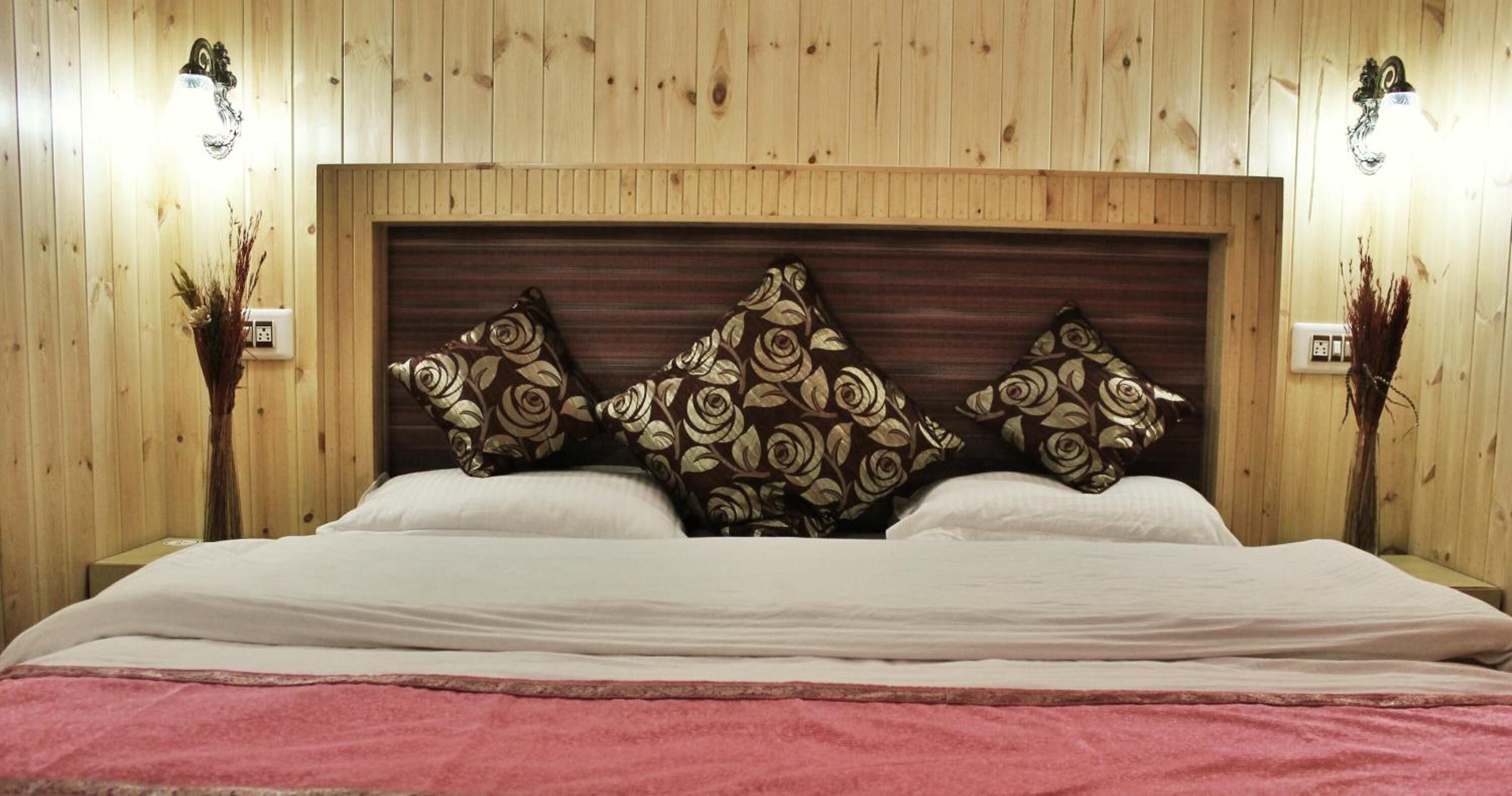 in-room safe, individually decorated, individually furnished, desk