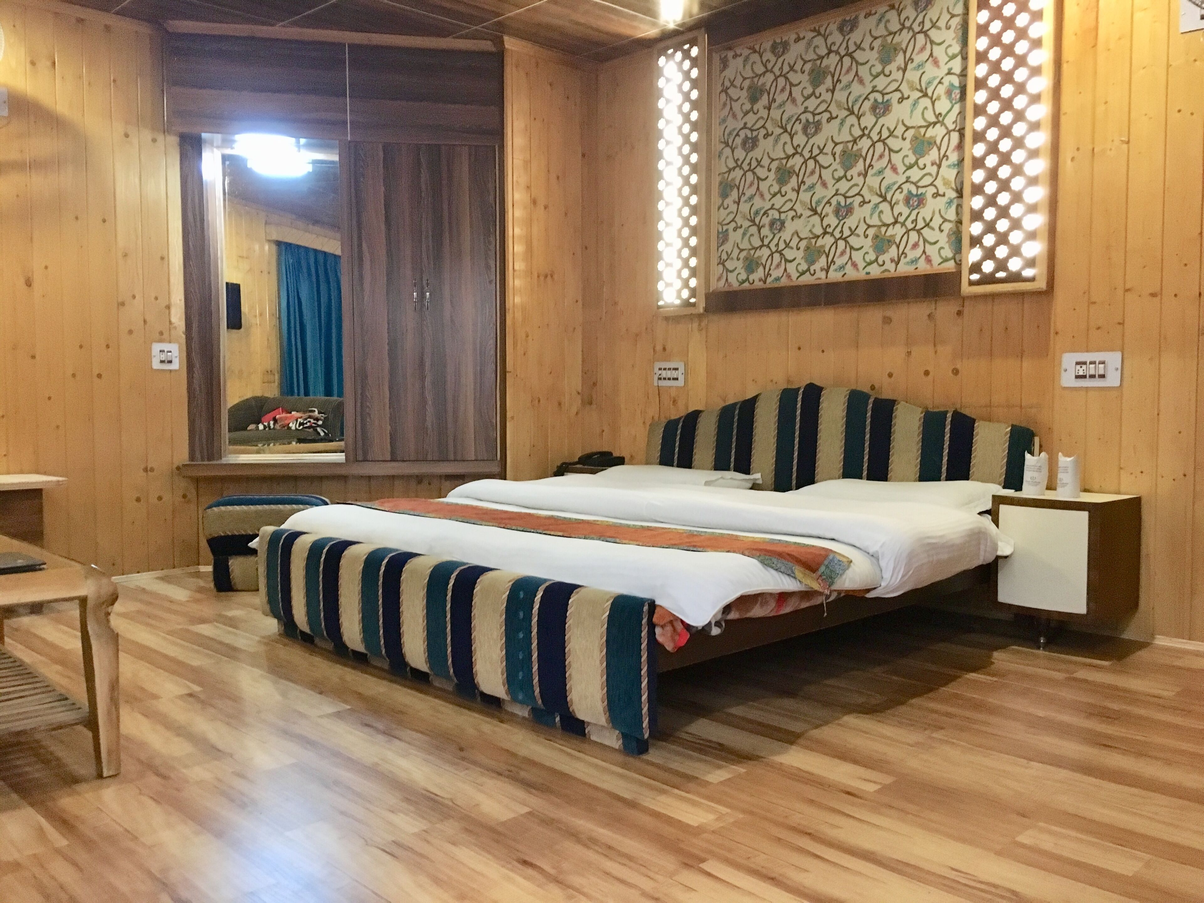 deluxe double room, 1 king bed | in-room safe, individually decorated, individually furnished, desk