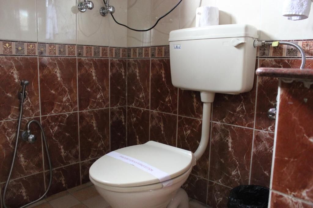 shower, free toiletries, towels