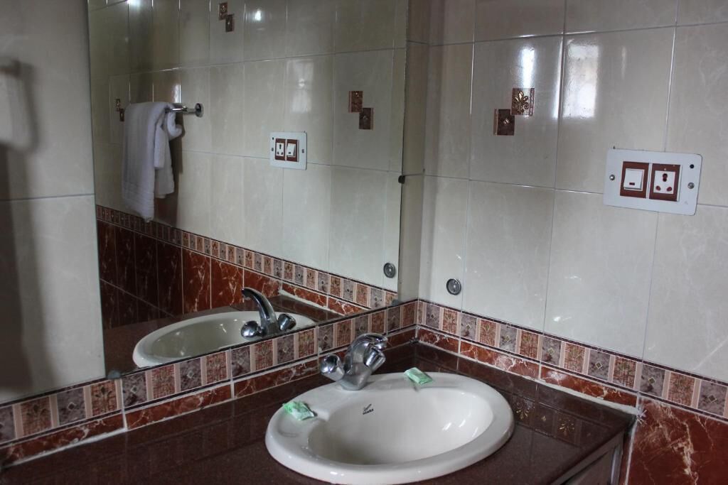 shower, free toiletries, towels