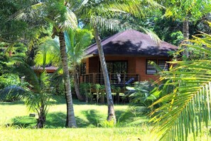 เครื่องนอนระดับพรีเมียม, มินิบาร์, โต๊ะทำงาน, เตารีด/โต๊ะรีดผ้า