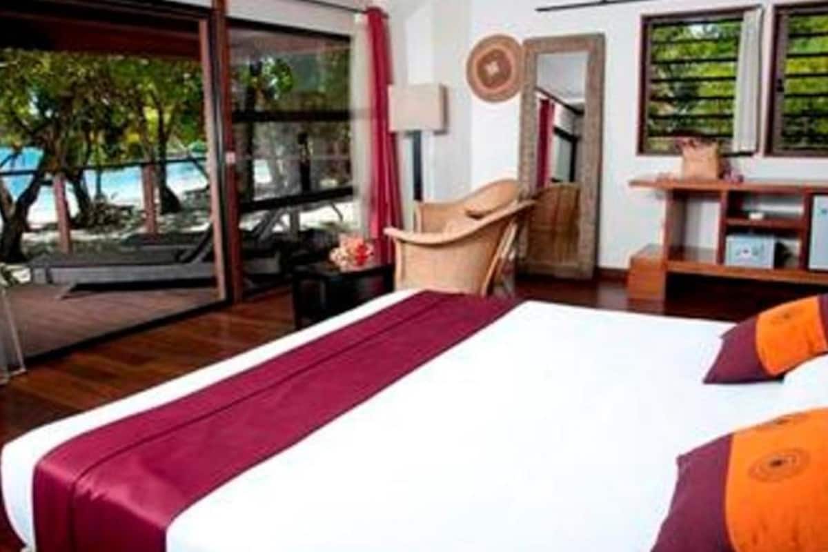 premium bedding, minibar, desk, iron/ironing board