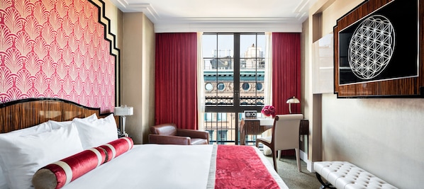 Hochwertige Bettwaren, Minibar, Zimmersafe, Schreibtisch