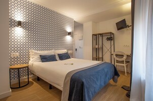 Caja de seguridad en la habitación, escritorio y cortinas blackout 