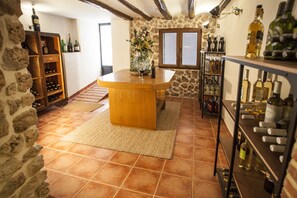 Winery - Hostal Savoy (Alcoy)