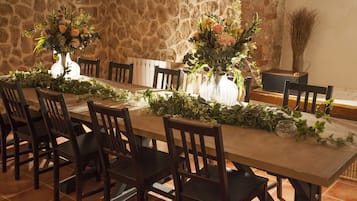 Ze serveren er lunch en diner