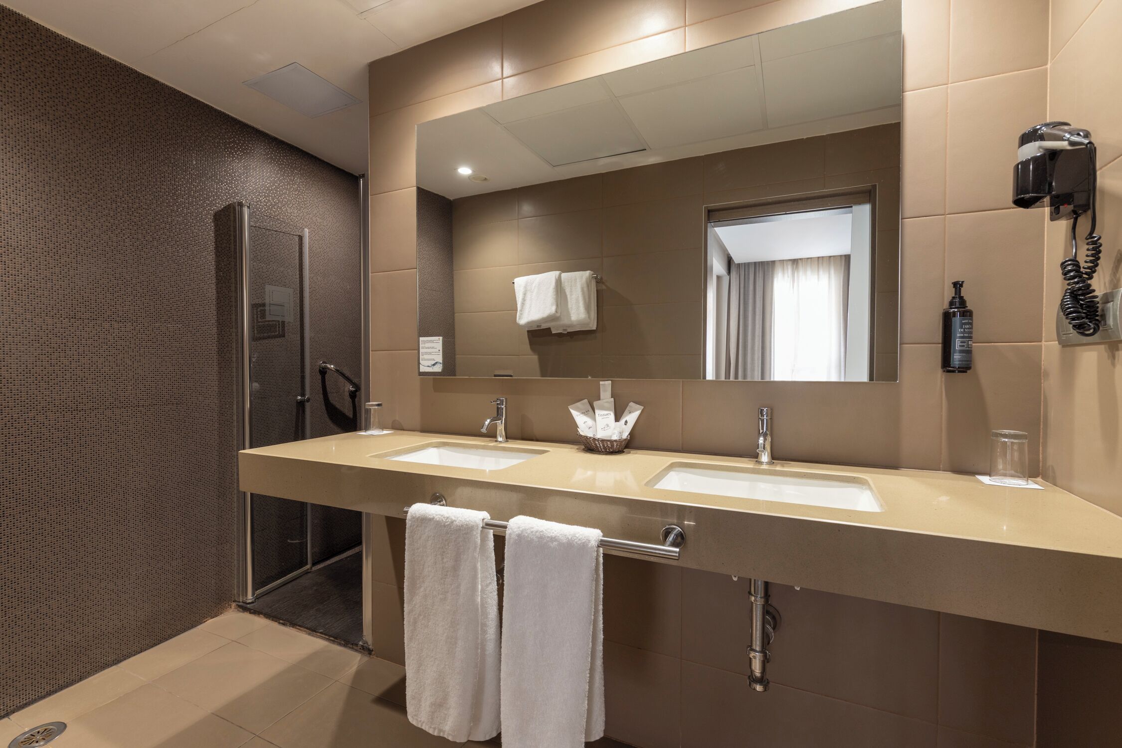 premium bedding, tempur-pedic beds, in-room safe, desk