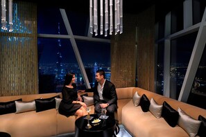12 restaurants; breakfast, lunch and dinner served  - JW Marriott Marquis Hotel Dubai (Dubai)