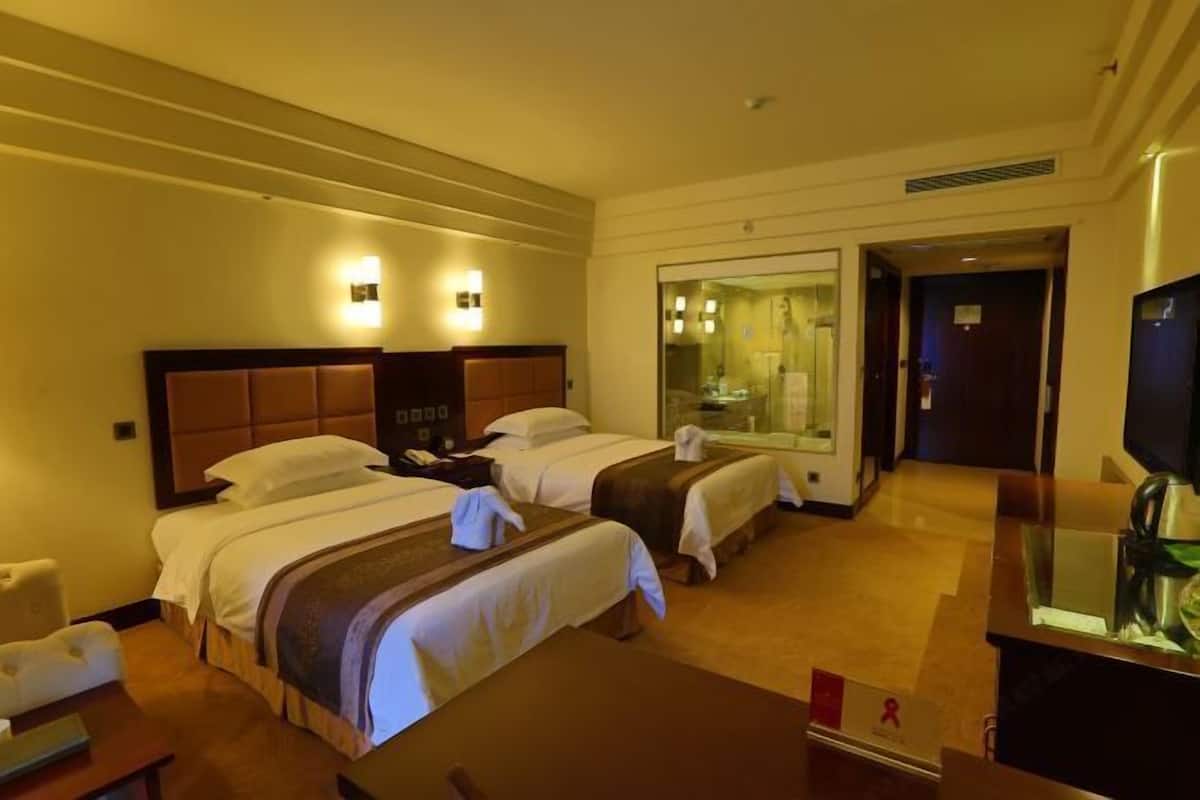 Cofres nos quartos, escrivaninha, quartos à prova de som