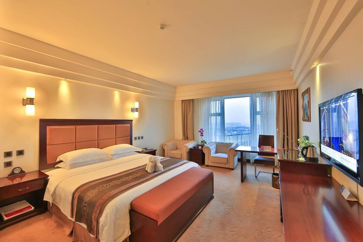 Chambre Affaires, 1 très grand lit, vue ville