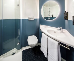 Shower, perlengkapan kamar mandi ramah lingkungan,  dan pengering rambut