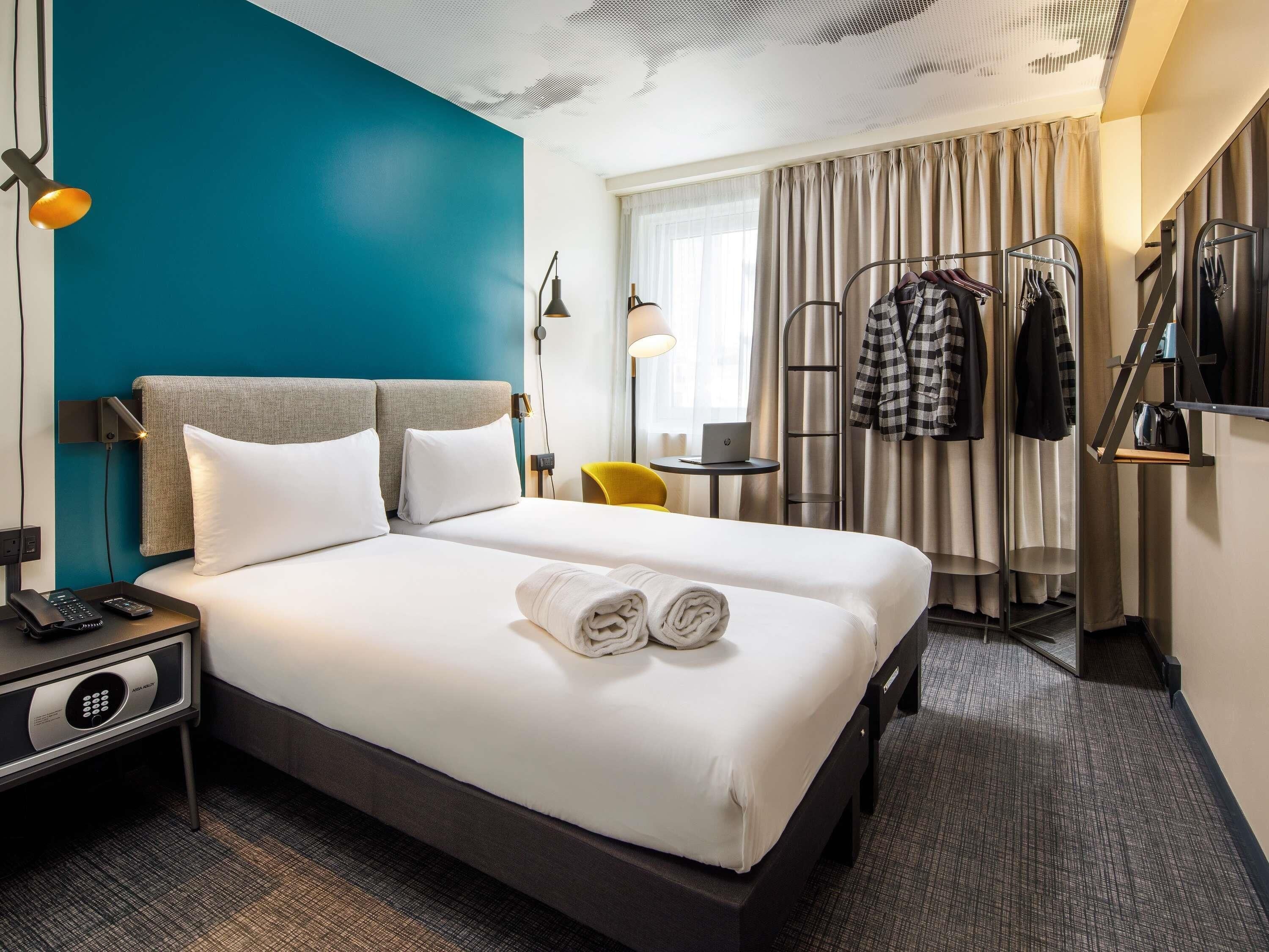 twin room, 2 single beds | hypo-allergenic bedding, desk, blackout curtains, soundproofing