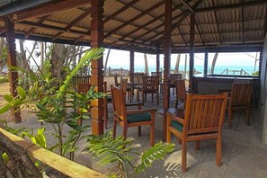 Breakfast, lunch, dinner served; international cuisine, beach views  - Yoho Rivi Ras Hotel (Mount Lavinia)