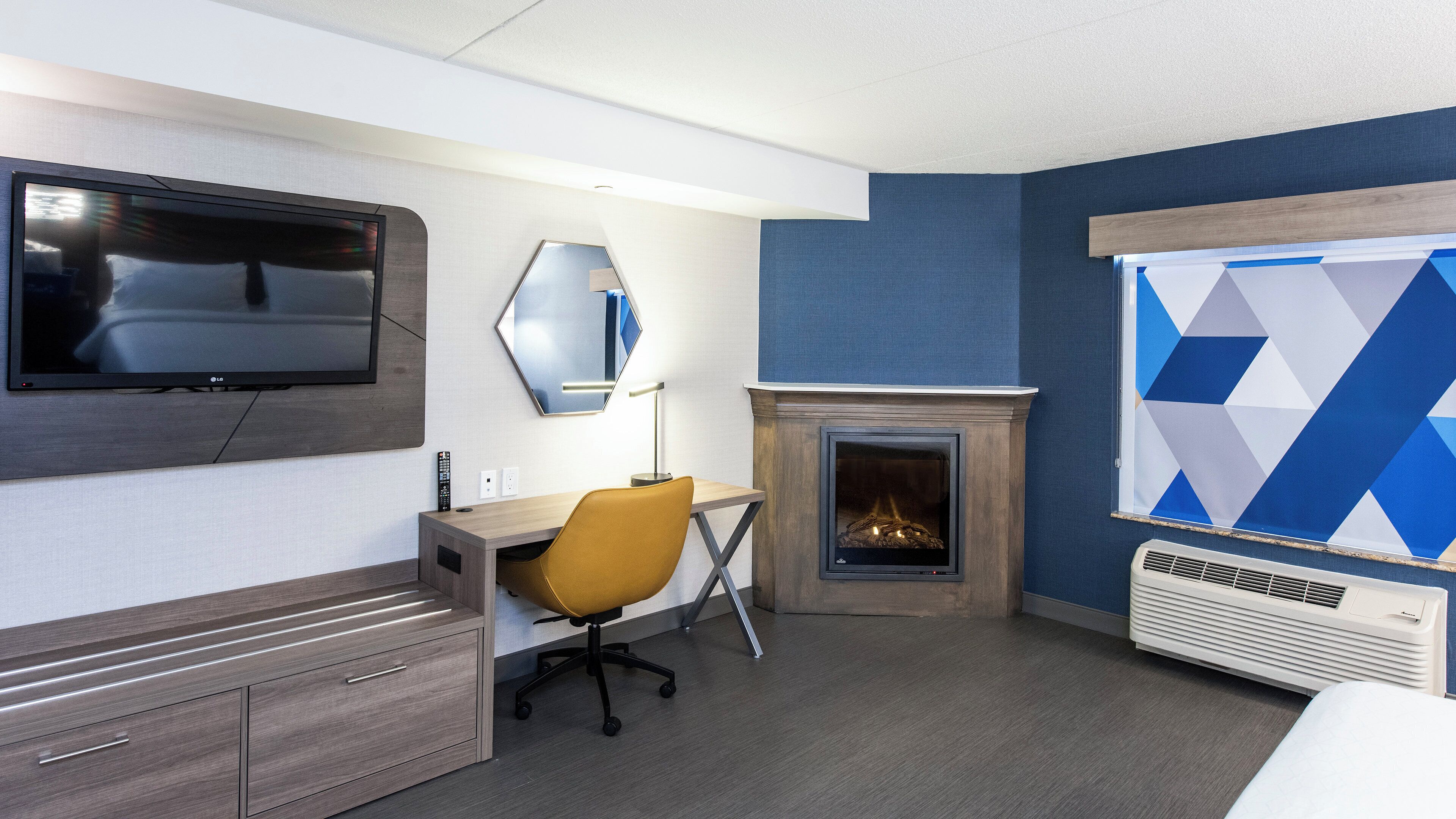 suite, 1 king bed, jetted tub | room amenity