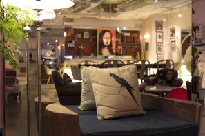 Lobby sitting area - Mini Hotel Causeway Bay Hong Kong (Hong Kong)