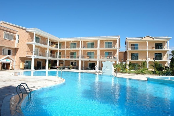 2 outdoor pools, open 6 AM to 8 PM, free cabanas, pool umbrellas