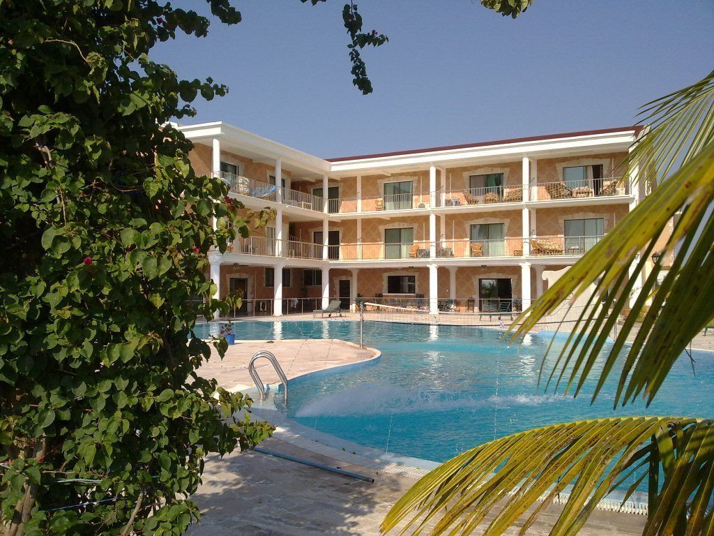 2 outdoor pools, open 6 am to 8 pm, free pool cabanas, pool umbrellas