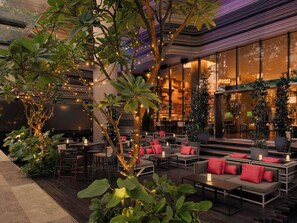 Bar (on property) - PARKROYAL COLLECTION Pickering, Singapore (Singapore)