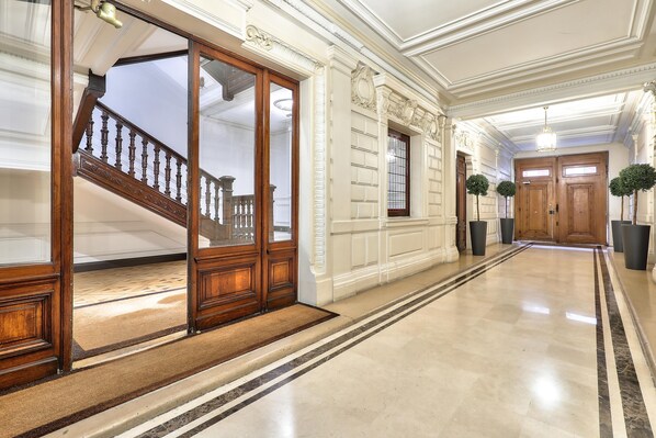 Lobby - Hôtel 33 Marbeuf (Paris)