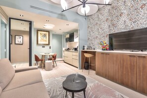 Family Room (Opéra) | Living room | Flat-screen TV, Netflix, smart speakers - Hôtel 33 Marbeuf (Paris)