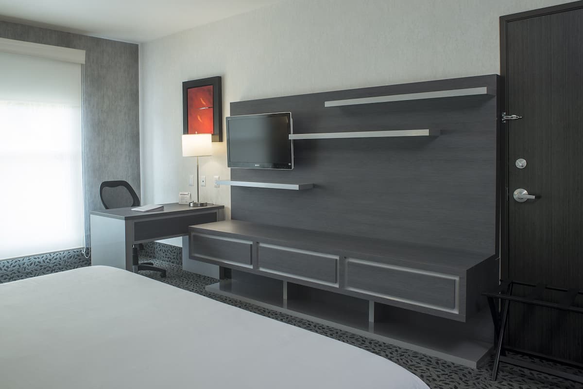 Standaard kamer, 1 kingsize bed, toegankelijk voor mindervaliden (Roll-In Shower) | Luxe beddengoed, donzen dekbedden, Select Comfort-bedden