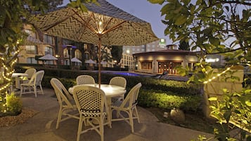2 restaurants, spécialités Cuisine internationale