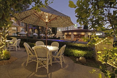 2 restaurantes; se sirve desayuno, almuerzo y cena; cocina internacional. Holiday Inn Express Queretaro by IHG