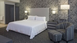 Premium bedding, down duvets, Select Comfort beds, in-room safe - Holiday Inn Express Queretaro by IHG (Querétaro)