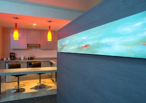 Studio Suite, 1 Tempat Tidur King, pemandangan kota | Seprai premium, selimut bulu angsa, dan tempat tidur Select Comfort