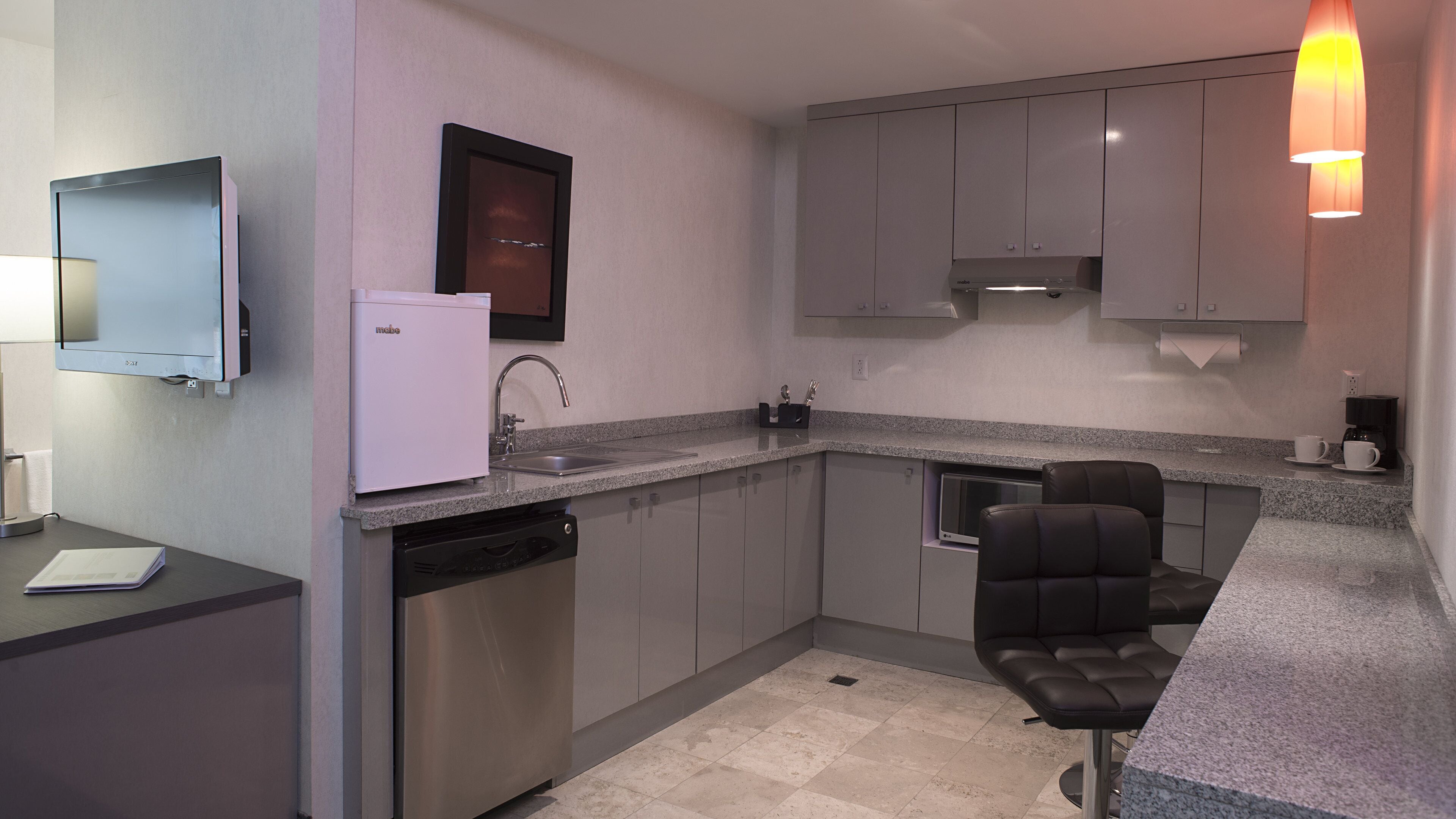 studio suite, 1 king bed with sofa bed | room amenity