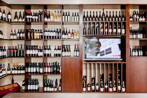 A wine cellar with shelves stocked with various bottles of wine. - Hotel-Villa Belvedere (Binz)