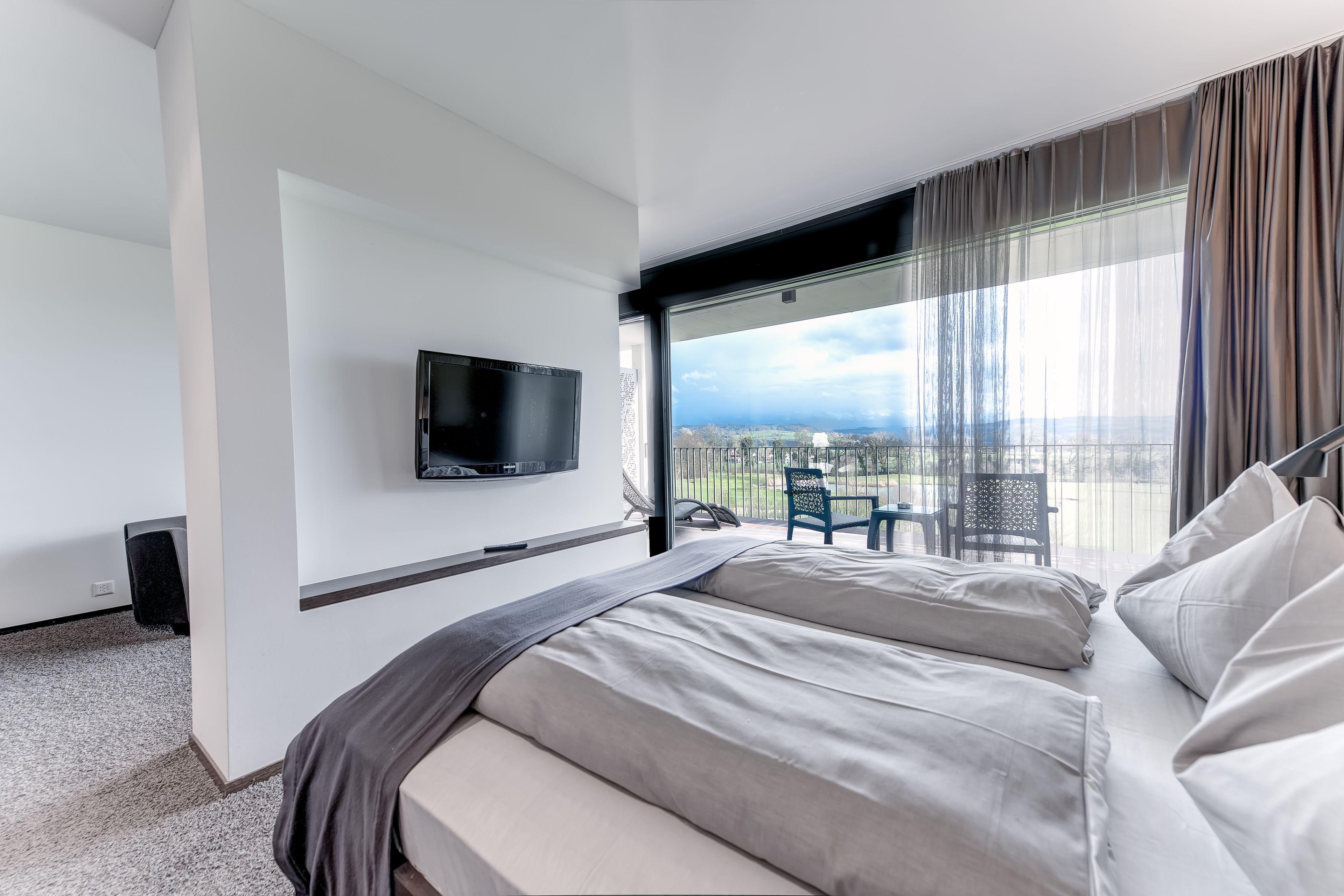 1 bedroom, egyptian cotton sheets, premium bedding, pillow-top beds