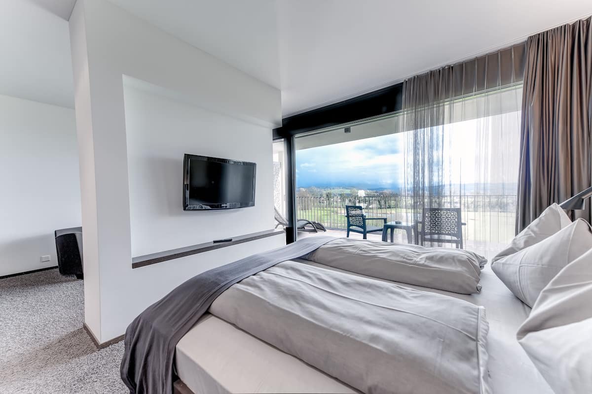 1 bedroom, egyptian cotton sheets, premium bedding, pillow-top beds