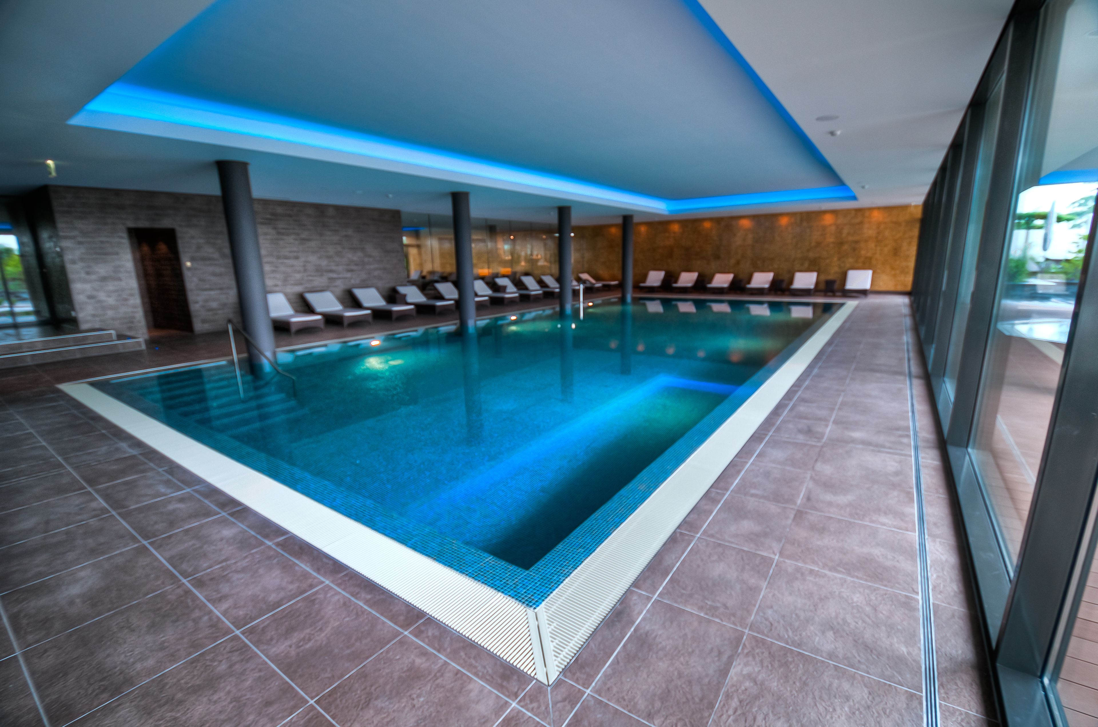 indoor pool, open 7:00 am to 10:00 pm, pool loungers