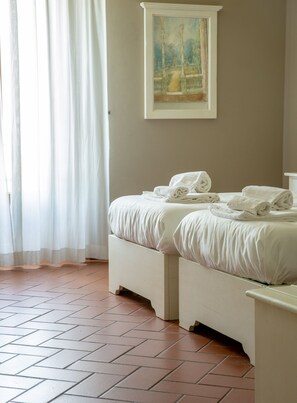 Double or Twin Room | Minibar, in-room safe, desk, free cribs/infant beds - HC Hotel Il Gelso Pontevico (Pontevico)