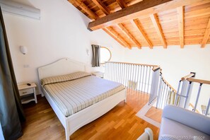 Kamar Standar | Seprai premium, brankas, dan didekorasi berbeda-beda