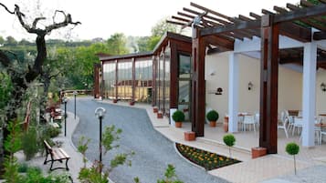 Dinner, brunch served; Italian cuisine, garden views
