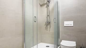 Superior Twin Room, Multiple Beds, Non Smoking, City View | Bathroom | Shower, free toiletries, hair dryer, bathrobes