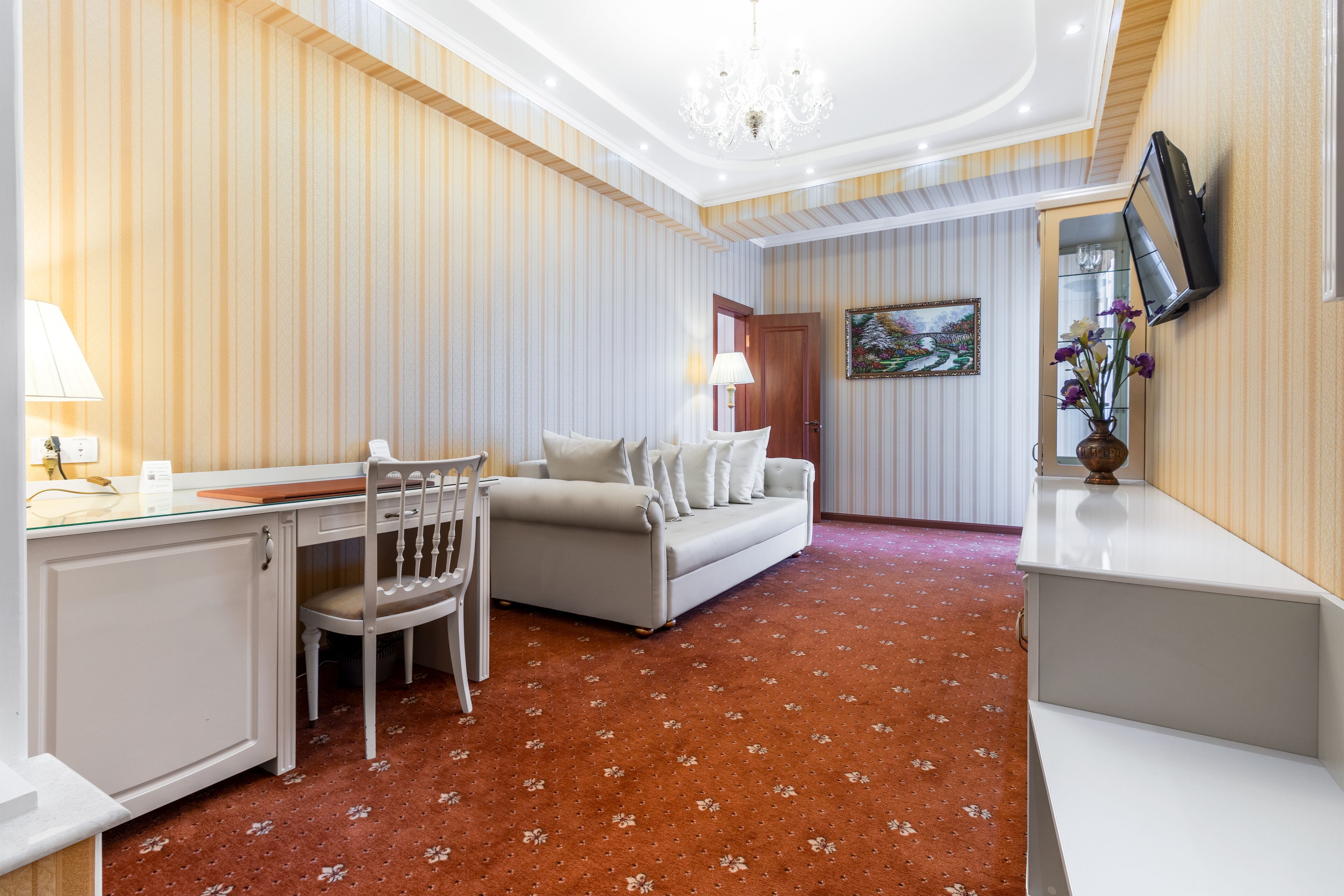 luxury suite | 1 bedroom, hypo-allergenic bedding, minibar, in-room safe