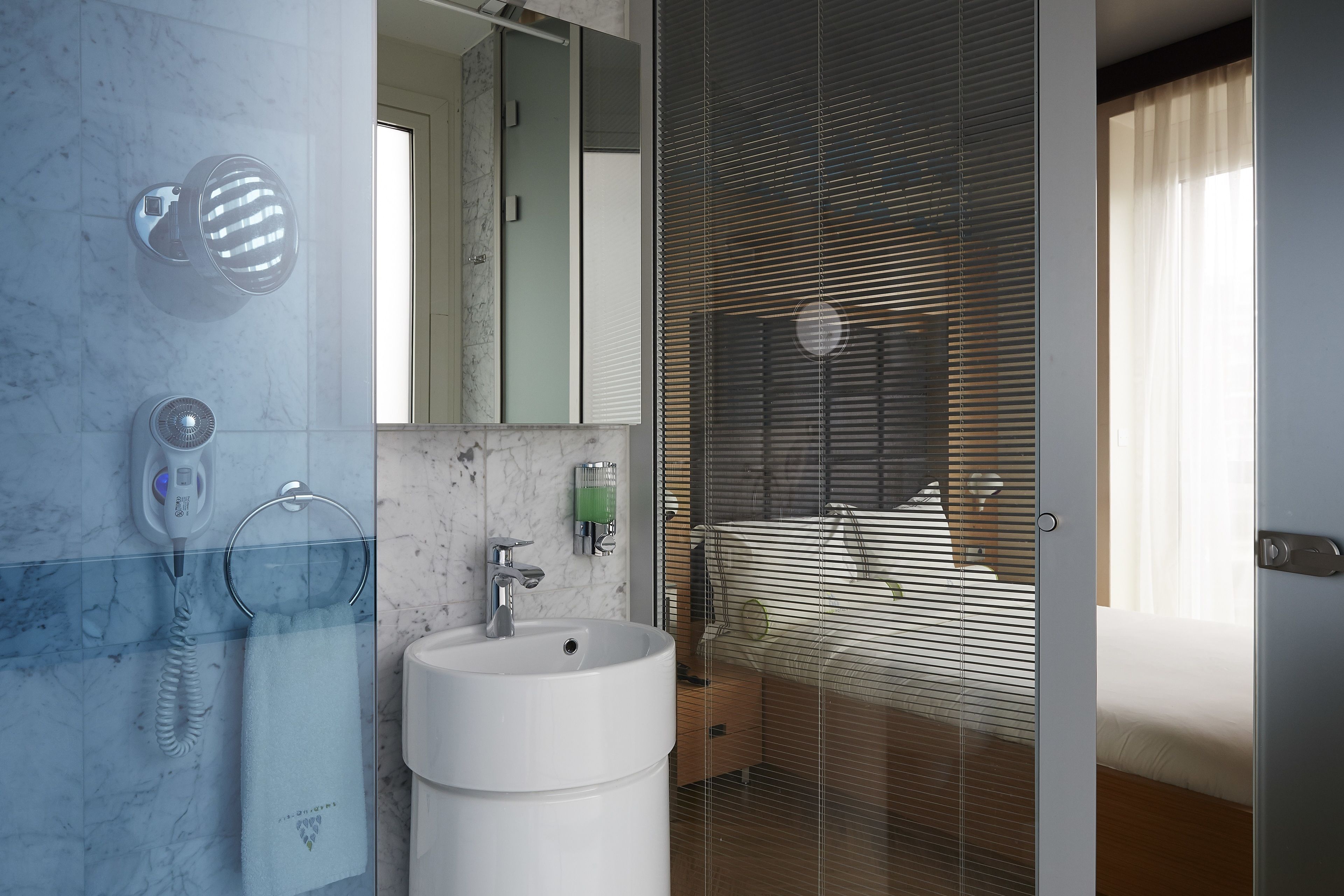 standard room, 1 queen bed | bathroom | shower, rainfall showerhead, hair dryer, bathrobes