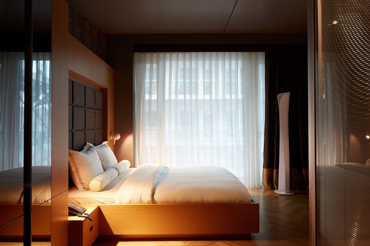 Select Comfort beds, minibar, in-room safe, desk