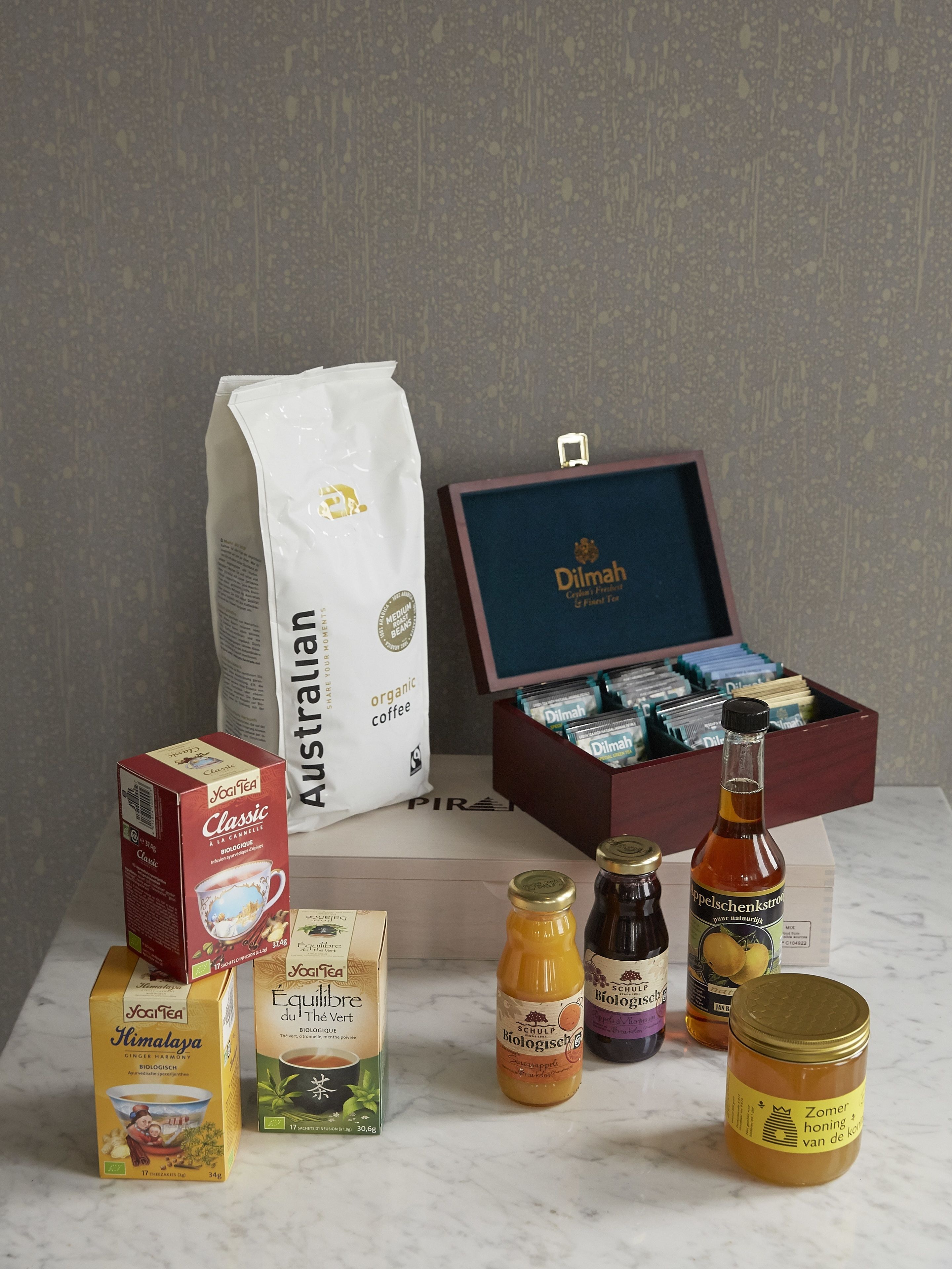 serves breakfast, lunch and brunch